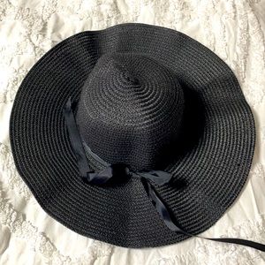 Black large beach hat